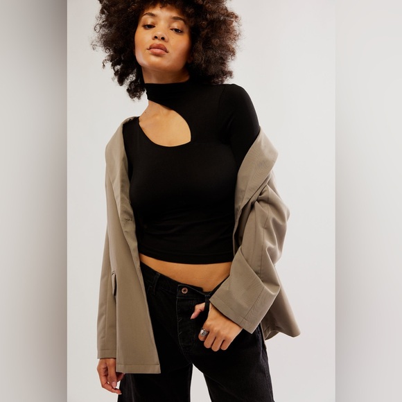 NWOT Free People Intimately Cut It Out Seamless Long Sleeve XS/S Black Basic $68 - Picture 2 of 6